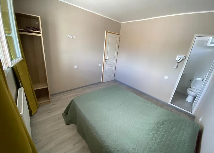 Maison Ok Riba Aeroport Bed & Breakfast 3*